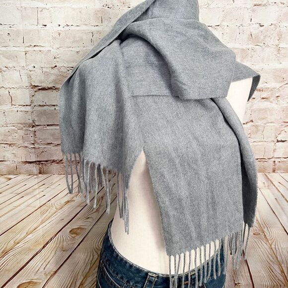 Steve Madden lightweight fringe acrylic scarf - Picture 1 of 4